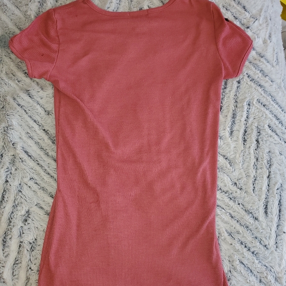 Form fitting long pink tee - Picture 2 of 2